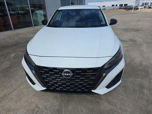 Glacier White 2024 Nissan Altima 2.5 SR