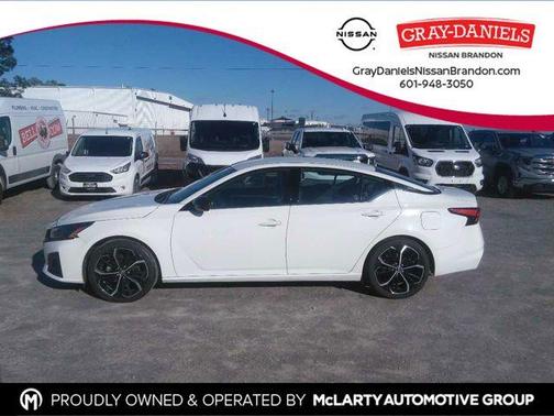 Glacier White 2024 Nissan Altima 2.5 SR
