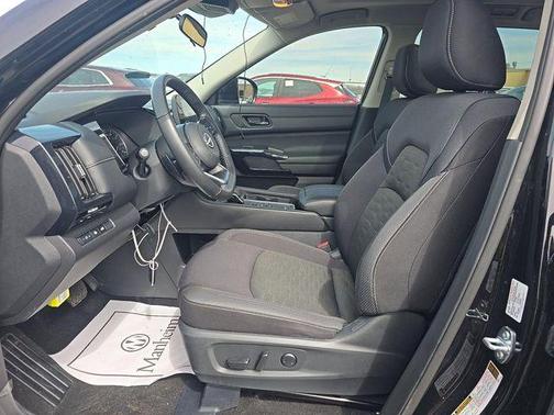 Black 2025 Nissan Pathfinder SV