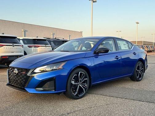 2025 Nissan Altima SR