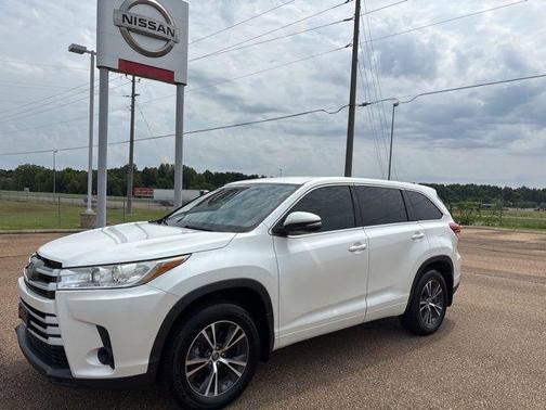 2017 Toyota Highlander LE