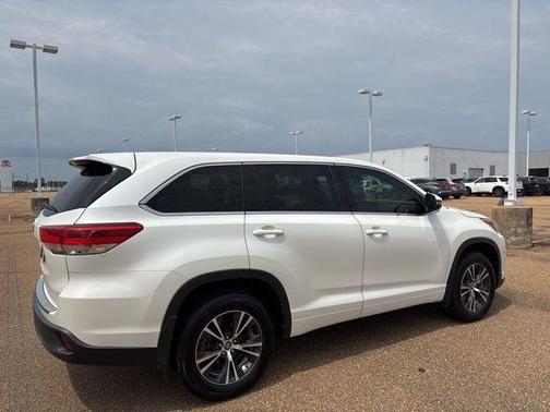 2017 Toyota Highlander LE