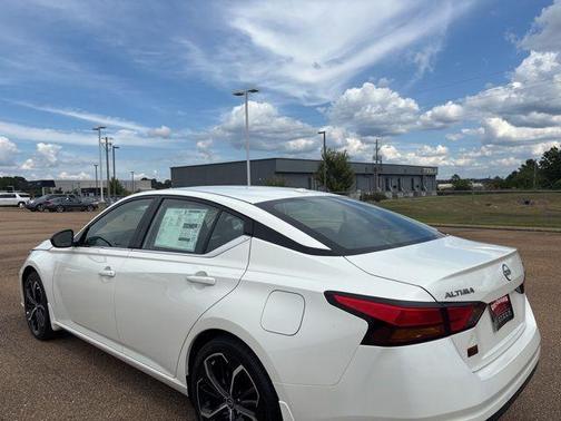 2025 Nissan Altima SR