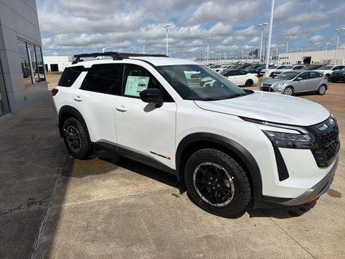 Everest White P 2026 Nissan Pathfinder Rock Creek