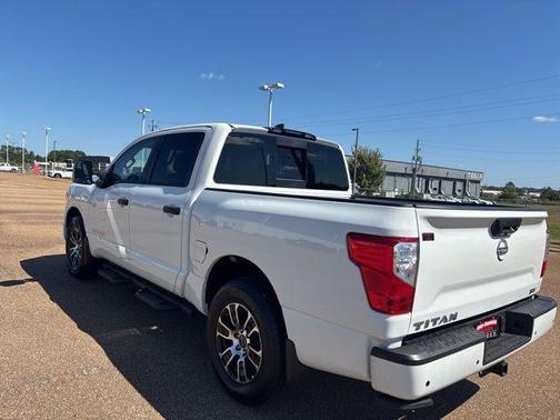 2024 Nissan Titan SV