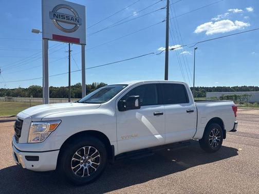 2024 Nissan Titan SV