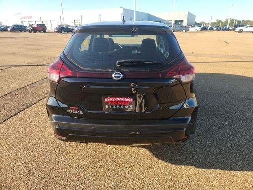 2025 Nissan Kicks S