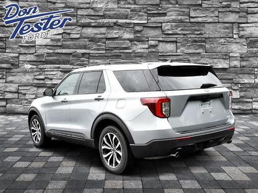 ICONIC SILVER METALLIC 2023 Ford Explorer ST-LINE