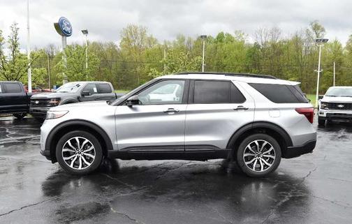 ICONIC SILVER METALLIC 2023 Ford Explorer ST-LINE