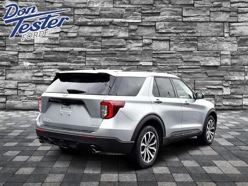ICONIC SILVER METALLIC 2023 Ford Explorer ST-LINE