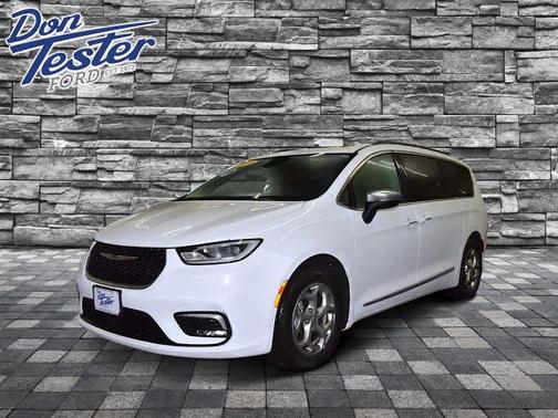 Bright White Clearcoat 2023 Chrysler Pacifica LIMITED