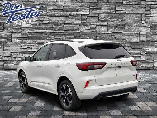 STAR WHITE METALLIC TRI-COA 2023 Ford Escape ST-LINE ELITE