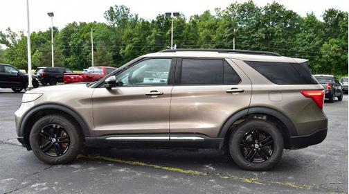 STONE GRAY METALLIC 2021 Ford Explorer XLT