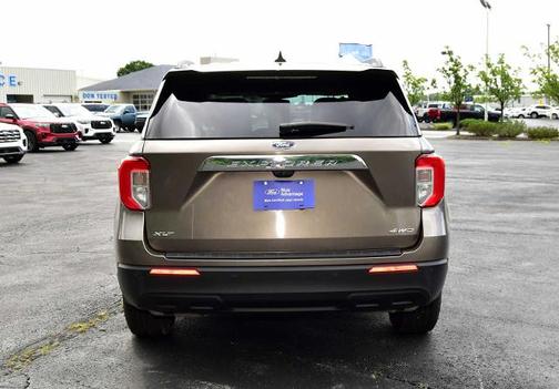 STONE GRAY METALLIC 2021 Ford Explorer XLT