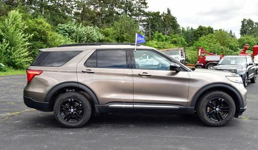 STONE GRAY METALLIC 2021 Ford Explorer XLT