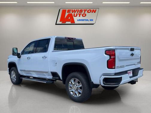 Polar White Tricoat 2026 Chevrolet Silverado 3500 High Country