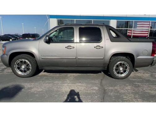Photo 5 of 32 of 2007 Chevrolet Avalanche LTZ