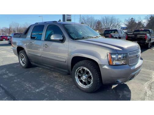 Photo 2 of 32 of 2007 Chevrolet Avalanche LTZ