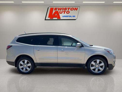 Champagne Silver Metallic 2017 Chevrolet Traverse 1LT