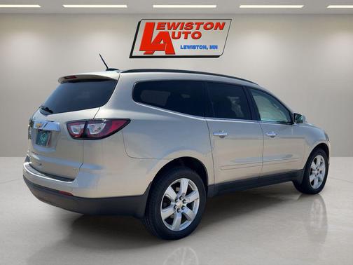 Champagne Silver Metallic 2017 Chevrolet Traverse 1LT
