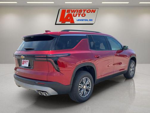 Radiant Red Tintcoat 2026 Chevrolet Traverse LT