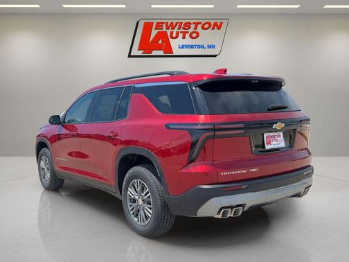 Radiant Red Tintcoat 2026 Chevrolet Traverse LT