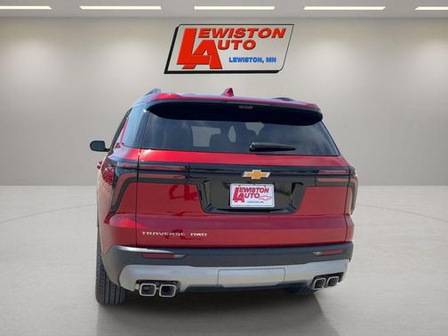 Radiant Red Tintcoat 2026 Chevrolet Traverse LT