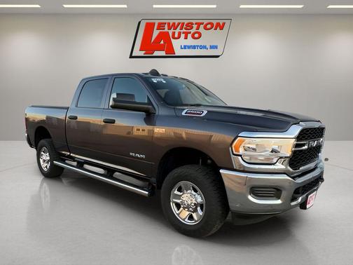 2022 RAM 2500 Tradesman Crew Cab 4x4 6'4' Box