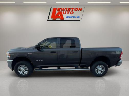 2022 RAM 2500 Tradesman Crew Cab 4x4 6'4' Box