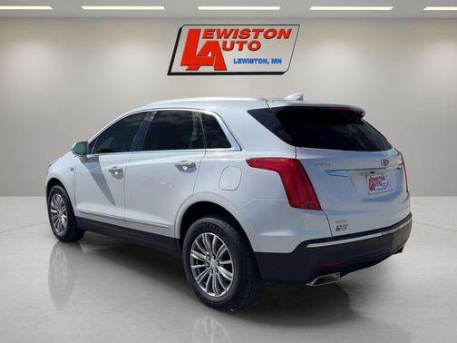 Crystal White Tricoat 2017 Cadillac XT5 Luxury