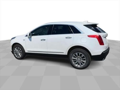 Crystal White Tricoat 2017 Cadillac XT5 Luxury