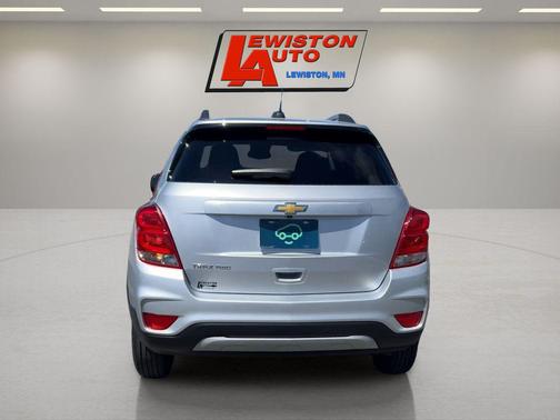 Silver Ice Metallic 2022 Chevrolet Trax LT