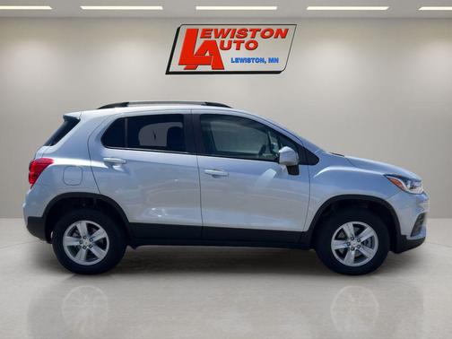 Silver Ice Metallic 2022 Chevrolet Trax LT