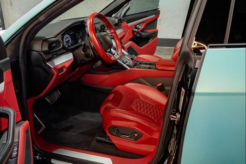 2021 Lamborghini Urus Graphite Capsule