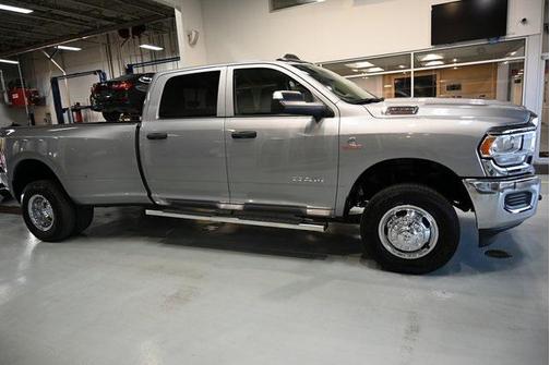 2020 RAM 3500 Tradesman Crew Cab 4x4 8' Box