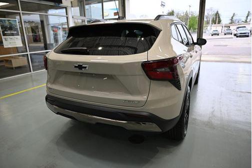 White Sands 2026 Chevrolet Trax FWD ACTIV