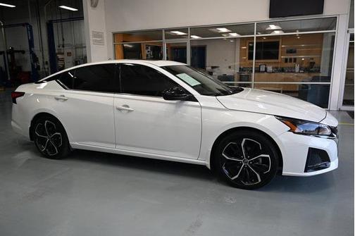 2023 Nissan Altima SR FWD