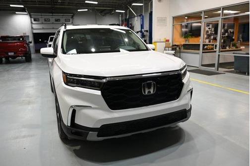 2024 Honda Pilot Touring 8-Passenger