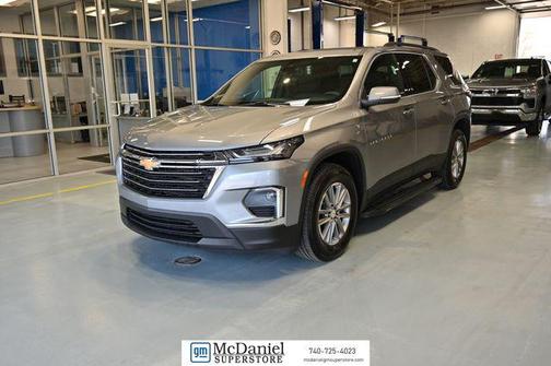 Sterling Gray Metallic 2023 Chevrolet Traverse LT Cloth