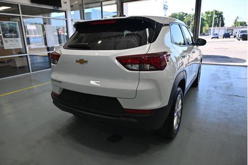 Summit White 2024 Chevrolet Trailblazer LS