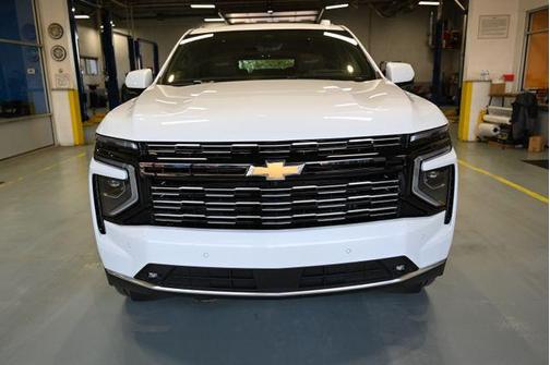 Polar White Tricoat 2026 Chevrolet Suburban High Country, 4WD