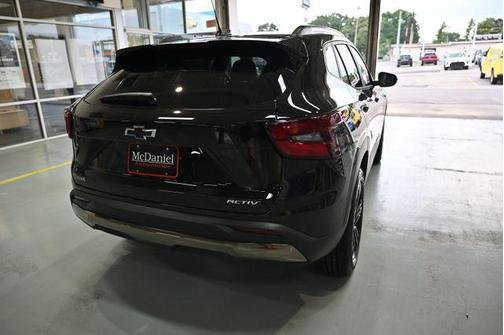 Mosaic Black Metallic 2026 Chevrolet Trax FWD ACTIV