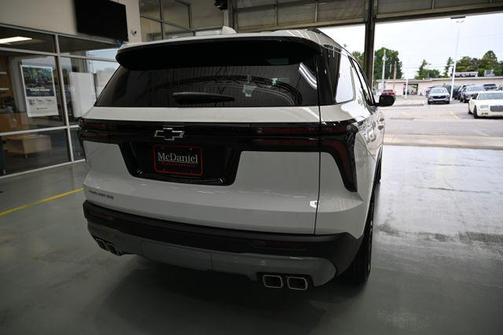 Summit White 2027 Chevrolet Traverse LT