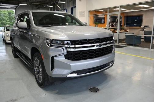 2023 Chevrolet Suburban LS