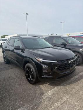 Mosaic Black Metallic 2026 Chevrolet Trax LT