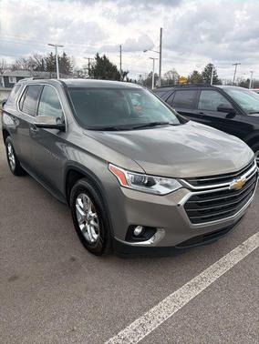 Pepperdust Metallic 2018 Chevrolet Traverse LT Cloth