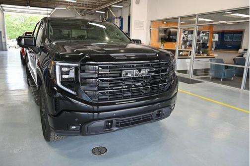 2025 GMC Sierra 1500 Elevation
