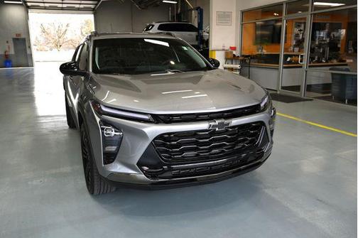 Sterling Gray Metallic 2024 Chevrolet Trax FWD ACTIV