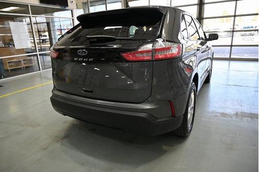 2021 Ford Edge SE