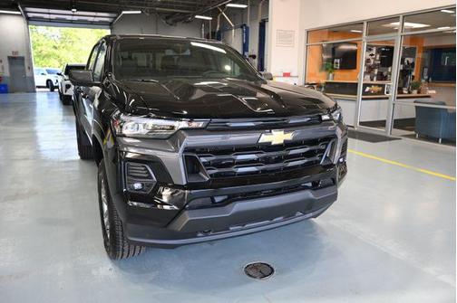 Black 2026 Chevrolet Colorado LT